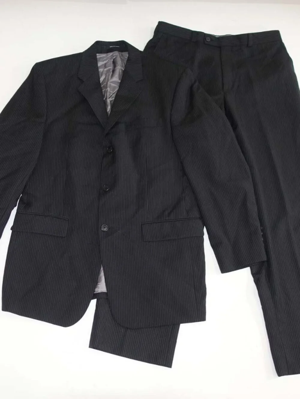 Calvin Klein Men's 3 Button Suit Size 38 Regular 32 x 30 Black 100% Wool Striped